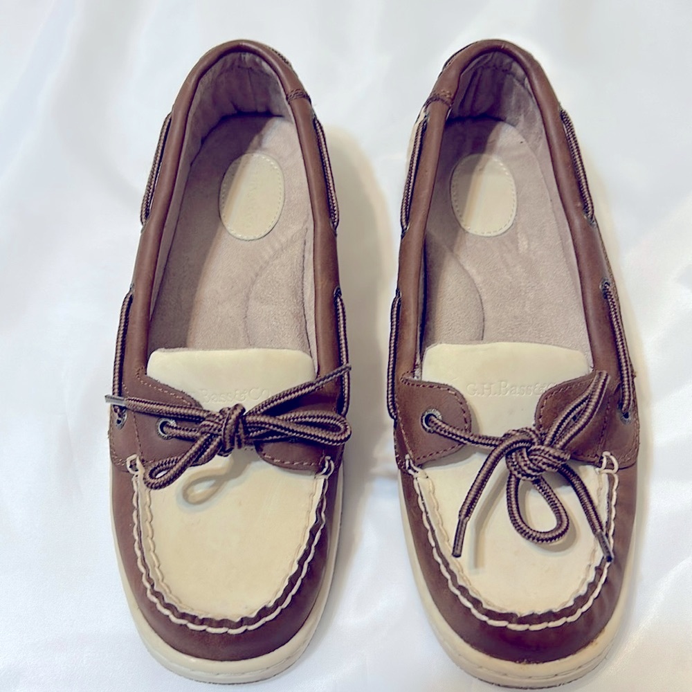 G.H. Bass & Co Boat Shoes.     Excellent Condition